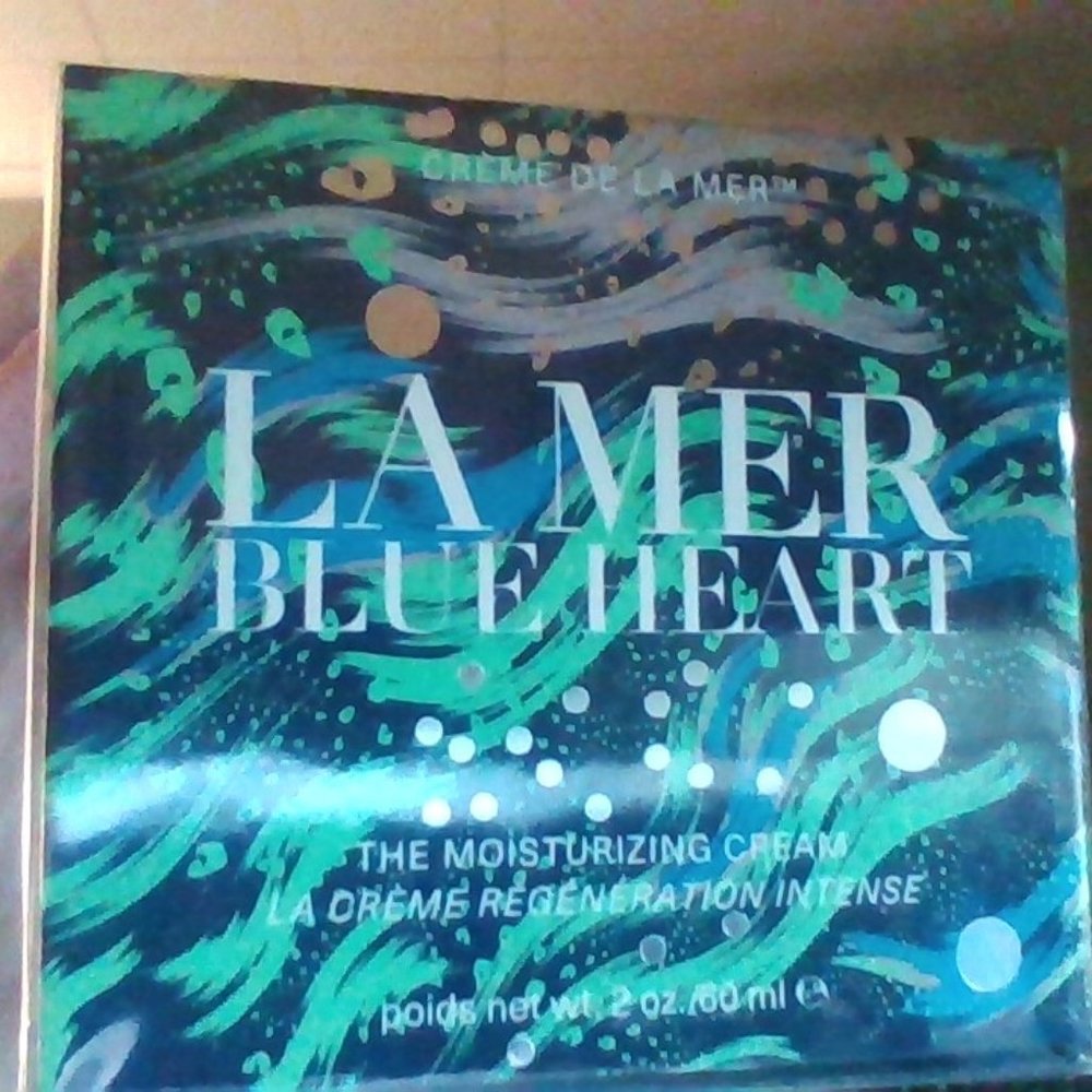 La Mer Blue Heart Creme De La Mer Moisturizing Cream with gift bag